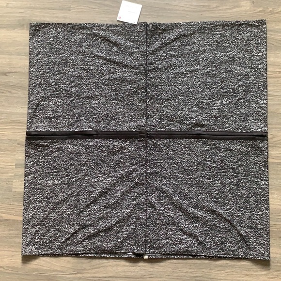 NWT. Lululemon Vinyasa Wrap Size S. - Picture 2 of 3